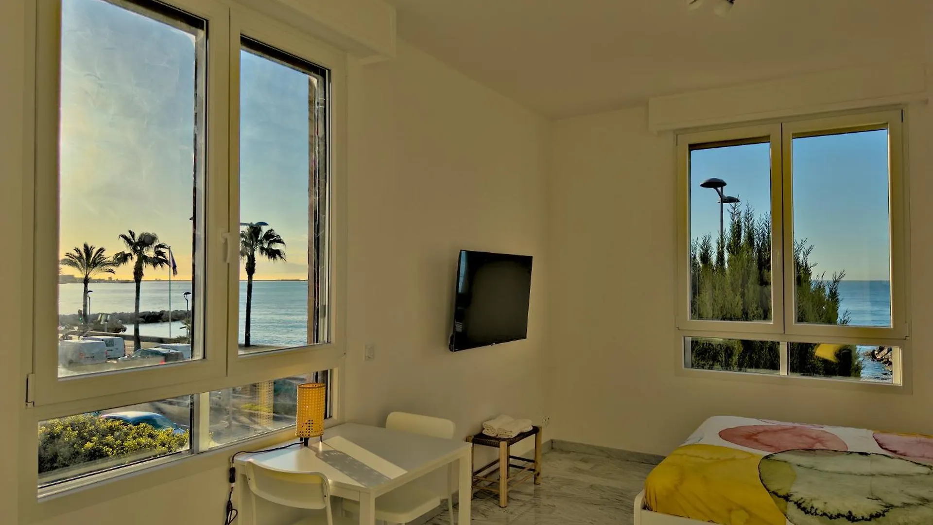Panoramic Sea View Studio Καν-συρ-Μερ